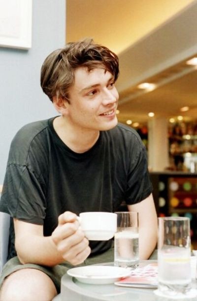 Vintage floppy haired Alex James -- *swoon*