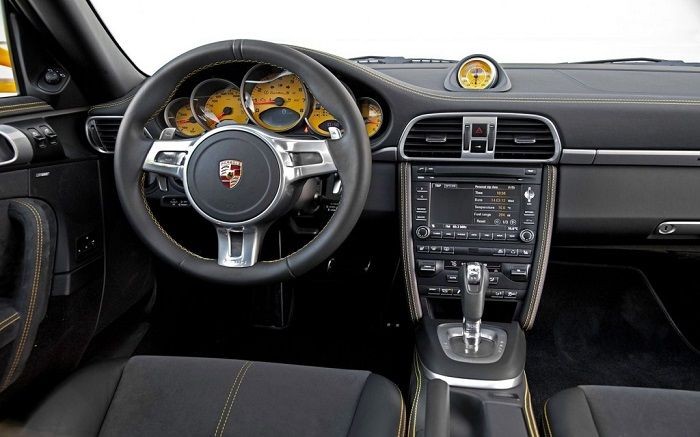 2013 porsche 911 turbo S interior