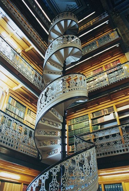 Spiral staircase / Law library in Des Moines, Iowa
