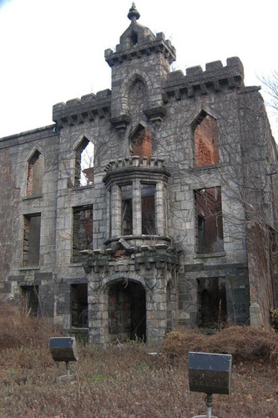 Abandoned Smallpox Hospital is located on Roosevel...