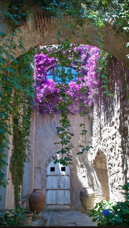 Arched Courtyard ~ Campania, Italy (http://www.ven...