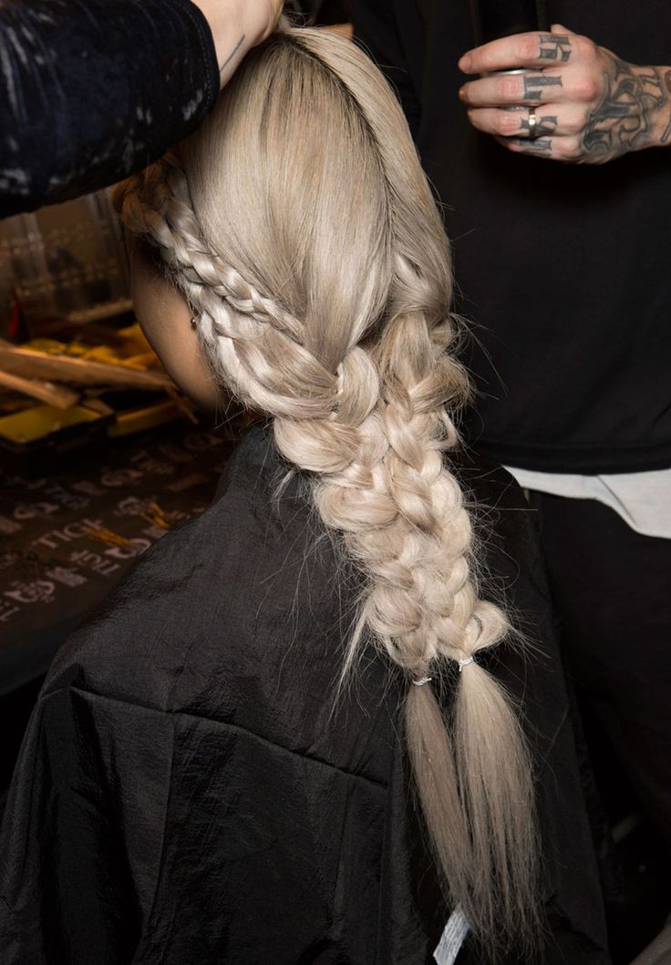 22 hair and makeup hacks from backstage at New Yor...