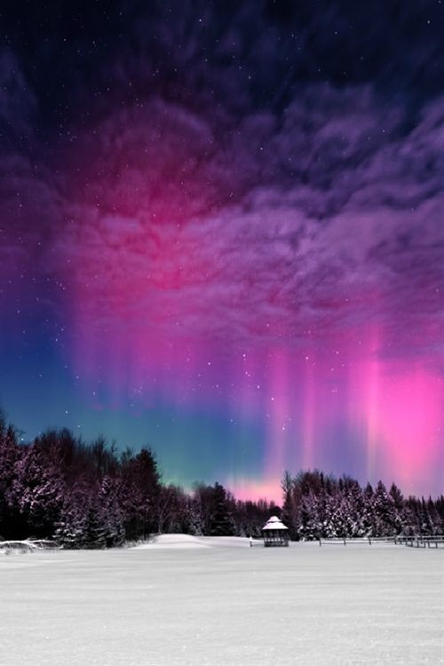 Moonlight Aurora II || Mike Taylor The Moon was ve...