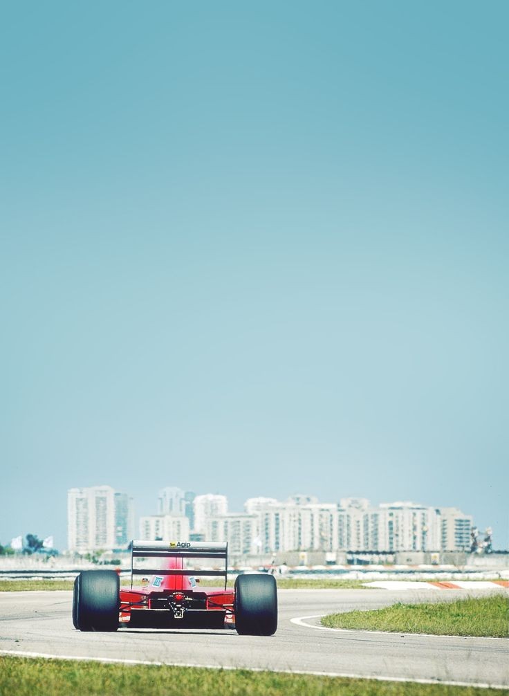 Nigel Mansell - Ferrari 640, winning the Brazilian...