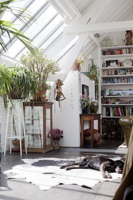 Such a great space.  I LONG for a bright room like...