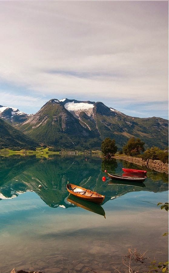 Canoeing on that pristine lake in Hjelle, Norway w...
