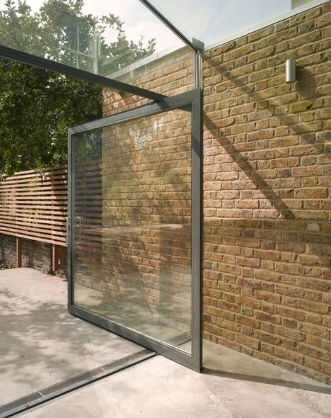 Glass extension to a house in Dalston by Shoreditc...