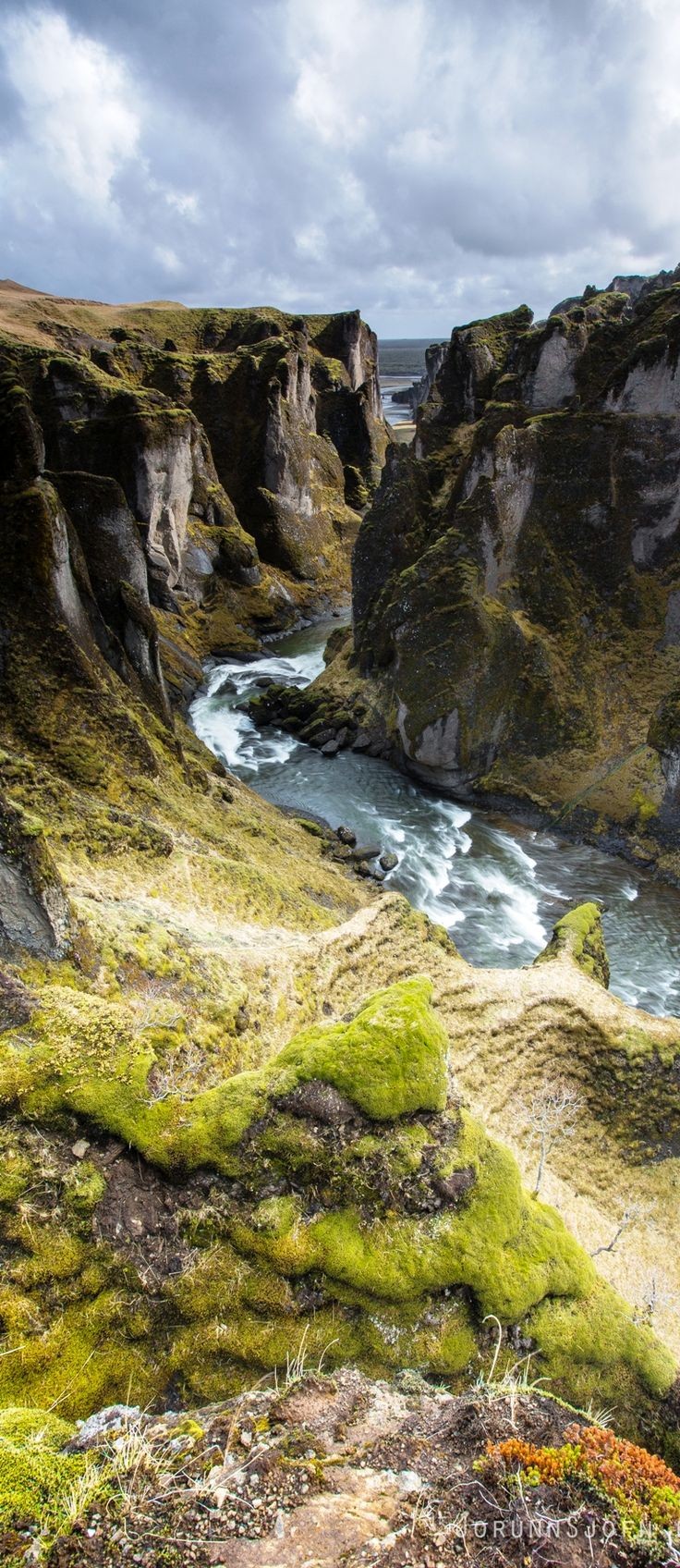 Fjaðrárgljúfur Canyon – Icela...