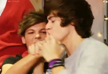 oh my gosh, i freaking love this<3 GIF larry st...