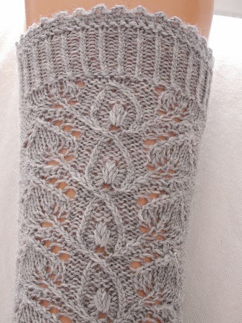 Beautiful hand knitting German lace sock pattern f...