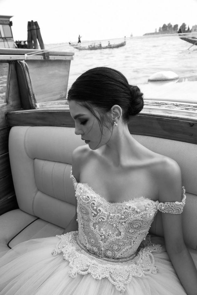 20 of the Sweetest Off-the-Shoulder Wedding Dresse...