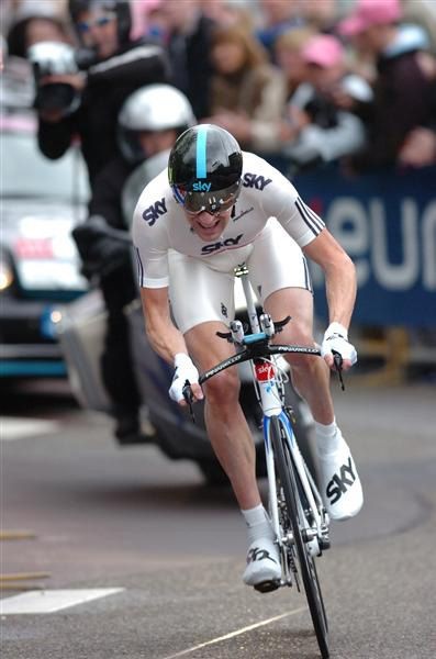 Bradley Wiggins rides to stage 1 victory 2010 Giro...
