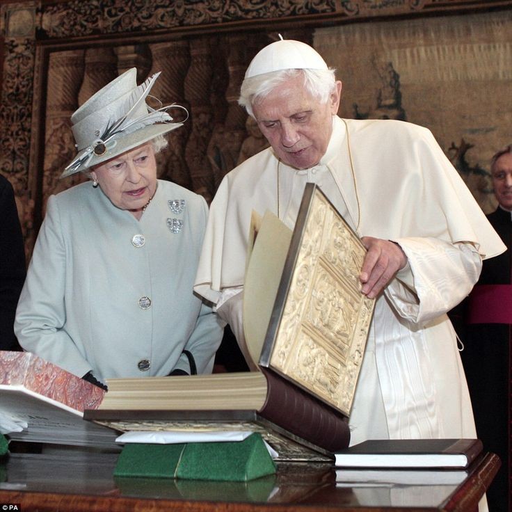 Meeting the Pope: Queen Elizabeth II talking with...