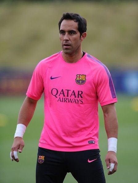 Claudio Bravo of Barcelona looks on during the Bar...