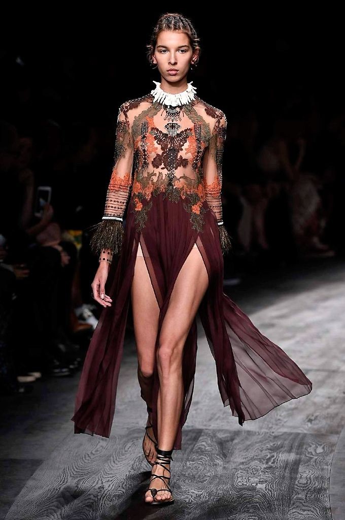 Valentino spring/summer 2016 collection show pictu...