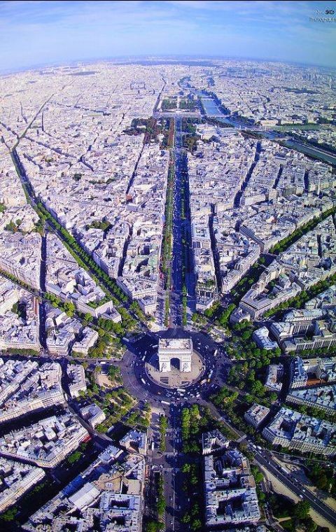 Champs-Élysées, Paris, France The Avenue...