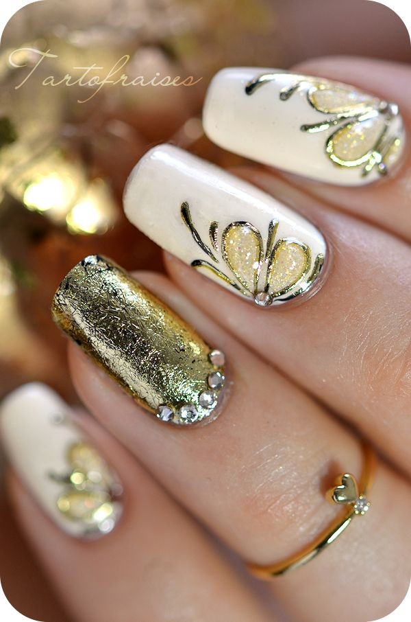 Elegant white and gold manicure. I think this desi...