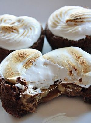 Chocolate Graham Cracker Cupcakes with Toasted Mar...