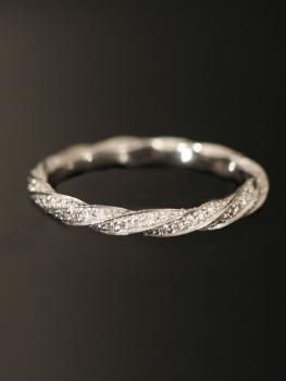 Another beautiful idea for a wedding band...