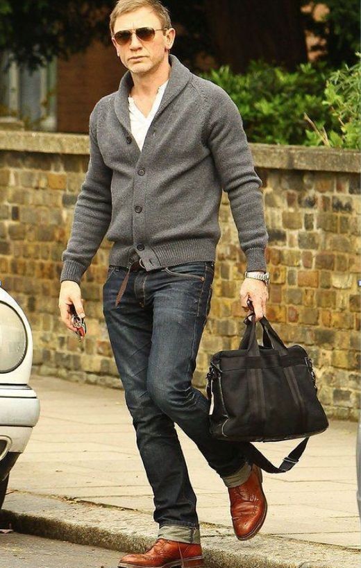 Daniel Craig cardigan gris. | Posted by river on Mens Fashion | Share ...