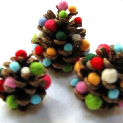 Little pinecone christmas trees - cute holiday cra...