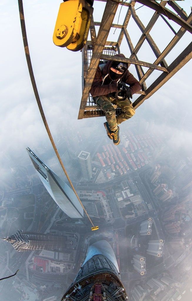 25 Illegal Photographs That Urban Climbers Risked...