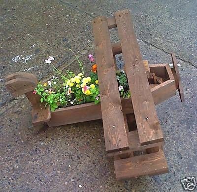 I love this planter box and I could even make it.....