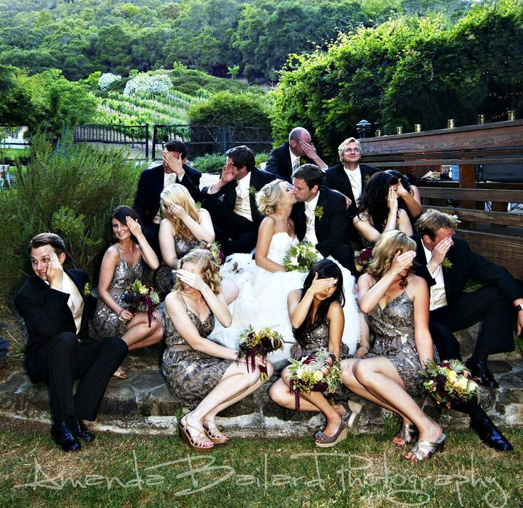 15 of the most awesome bridal party poses... ever