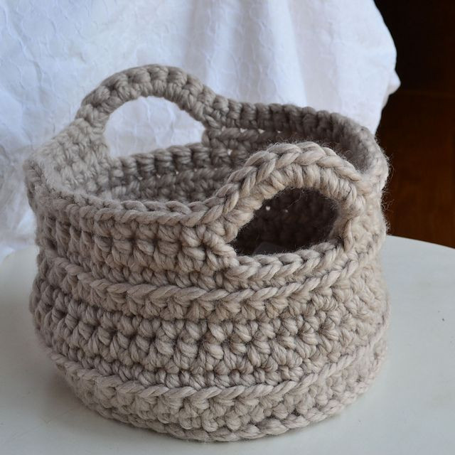 Crochet basket (super bulky yarn, crocheted tightl...