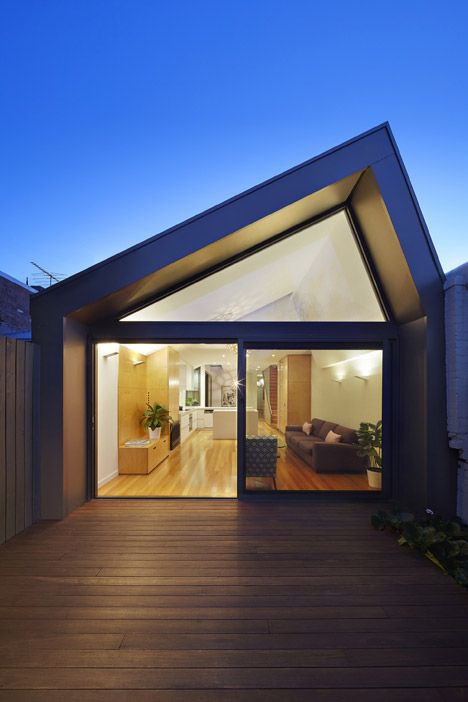 Nic Owen Architects updates ornate Melbourne terra...