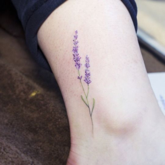 10 beautiful coloured tattoos, from florals to geo...